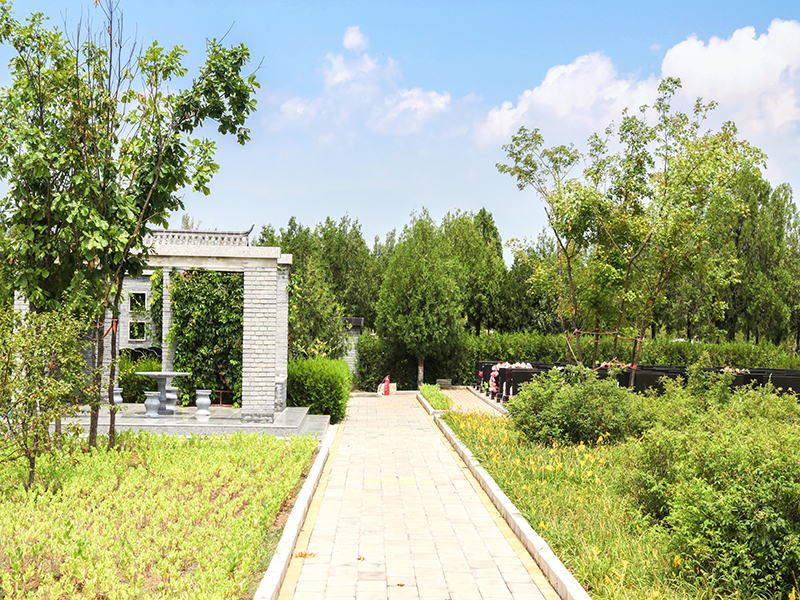 北京和周边陵园对比，潮白陵园和皇家龙山陵园，该怎么选？
